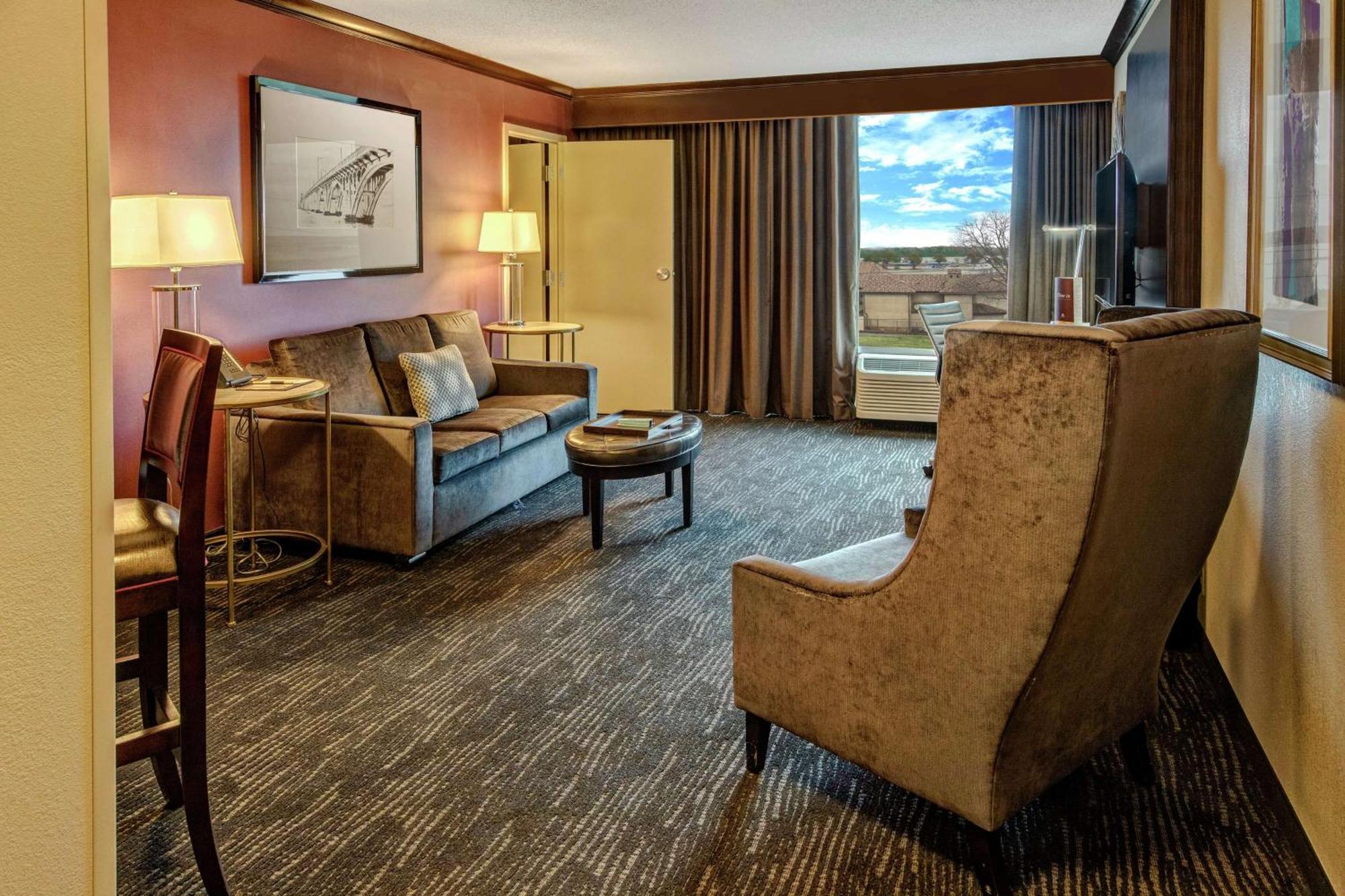 Doubletree By Hilton Decatur Riverfront Ngoại thất bức ảnh